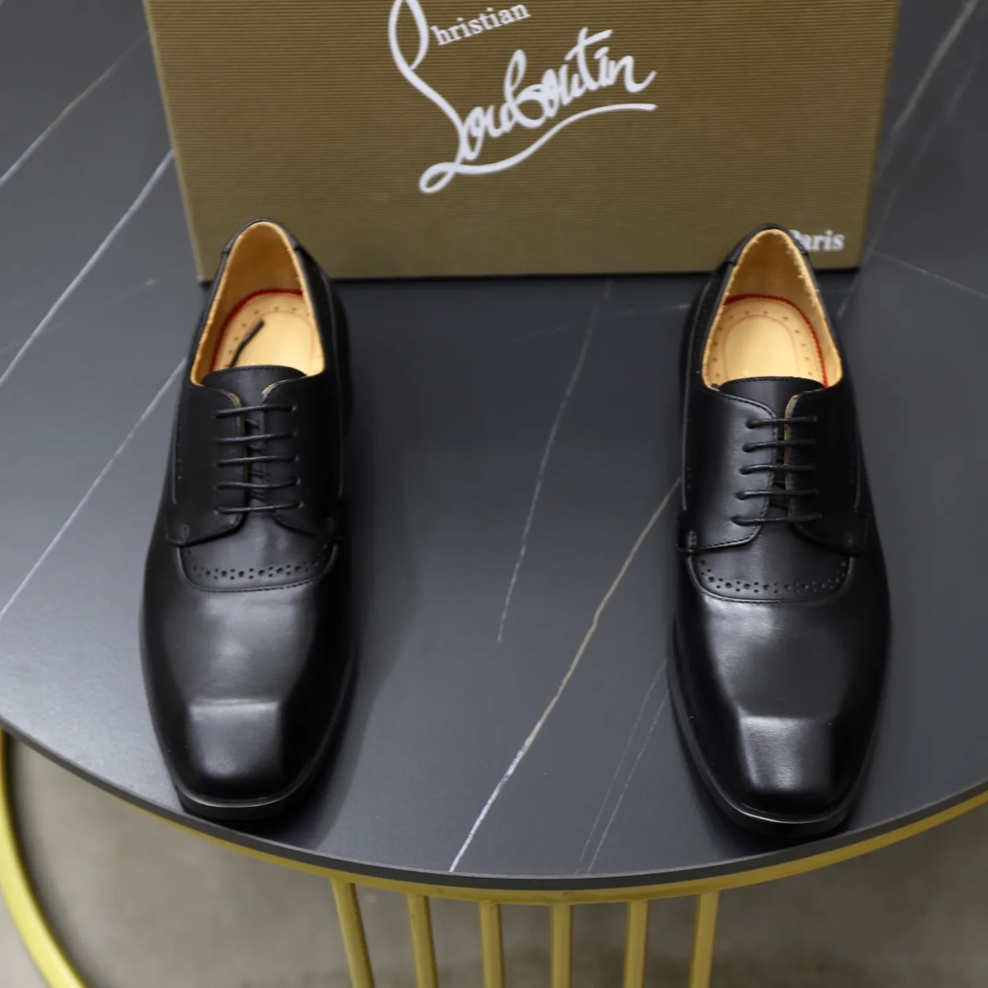 Ex-factory price: 680💰Christia*.Loubouti*🆑High-end men’s business formal leather shoes｜Classic red sole shoes｜Original imported first-layer cowhide｜Water-dyed cowhide lining｜Italian imported red rubber outsole｜High-end luxury｜Perfect interpretation of fashion, sunshine, style, suitable for various occasions Size: 38-44 (customized for 45, 46, 47)